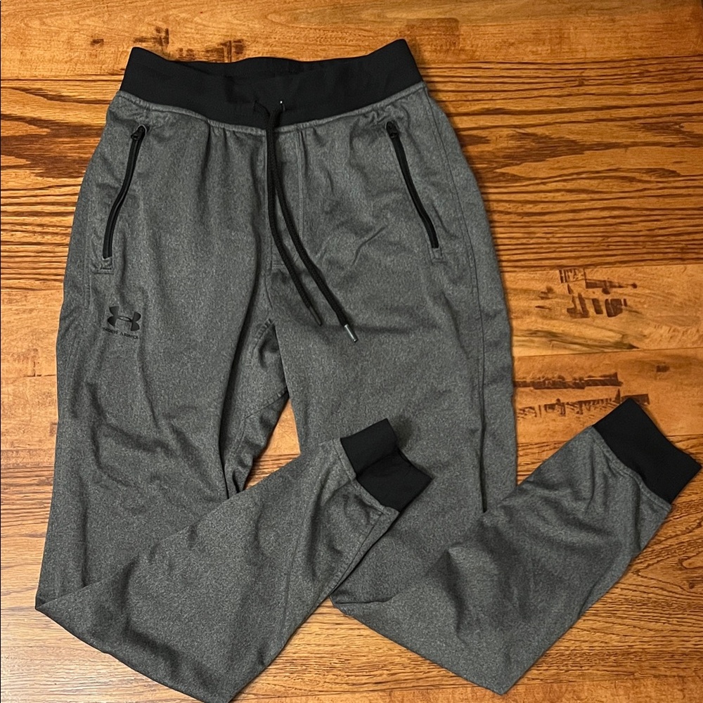 Under Armour Men's Charcoal Joggers with Black Accents